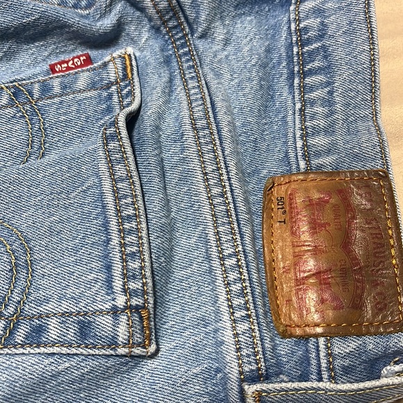 Levi’s 501 Jeans for Women - Picture 3 of 4